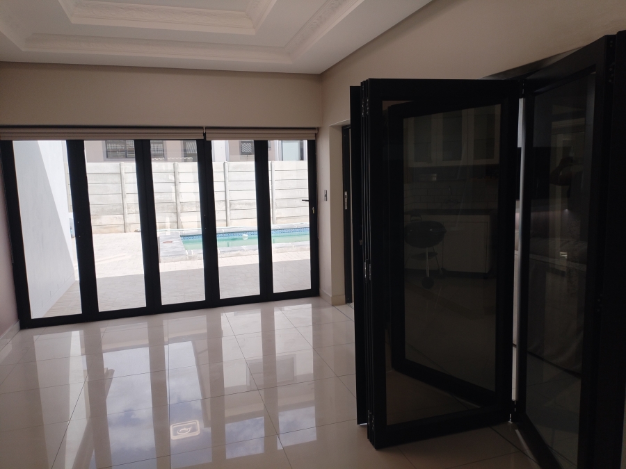 5 Bedroom Property for Sale in Tafelzicht Western Cape